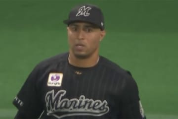 「全盛期のイチローじゃん」　振り向きざまドンピシャ送球が「爆肩最高すぎ」