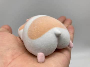「尻への強いこだわり」感じる卓上クリーナー　魅惑のハムケツをコロコロ