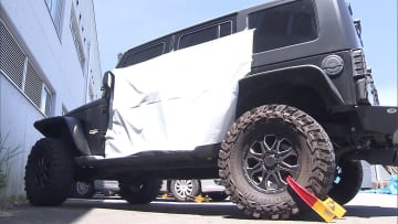 走行中の車につかまり転落　男性は死亡 友人の男を逮捕