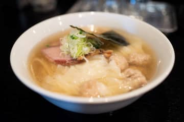 行列必至！千葉・行徳の自家製麺とワンタンに職人技が光る「ワンタンメン」