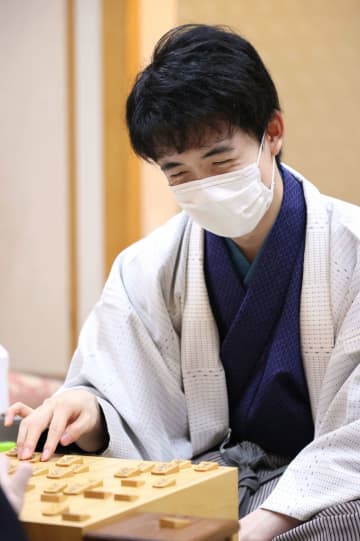 将棋の藤井、3連覇に王手　棋聖戦第3局