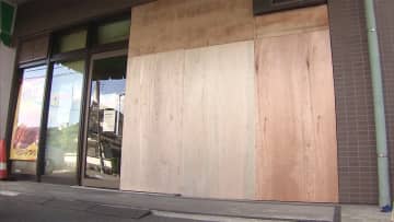 パン店に車...店内の3人軽傷　「ブレーキ踏もうと」78歳女性