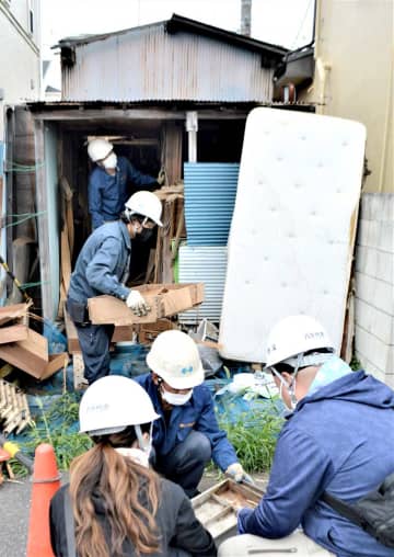 所有者不明の空き家撤去　30年ほど住まず、房総半島台風で一部損壊…　八千代市、初の代執行　千葉