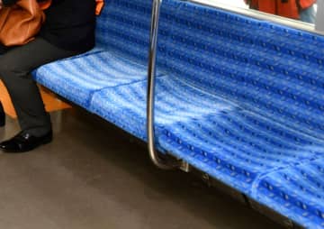 東武野田線で高校生の太もも触る　痴漢容疑で62歳男逮捕　　野田署