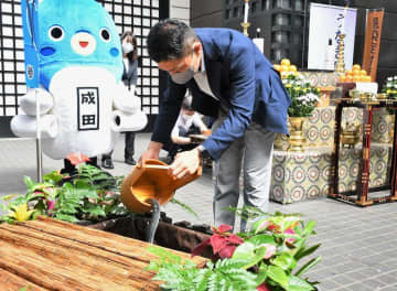 土用の丑の日前に　うなぎ供養、命へ感謝込め　成田山参道