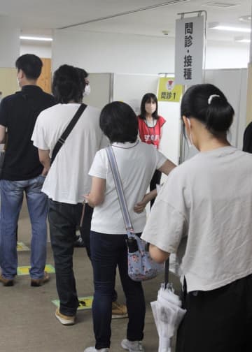 ワクチン3回目急ぐ　連休初日、接種会場に千葉県民行列　前週土曜日の約2.3倍に　新型コロナ