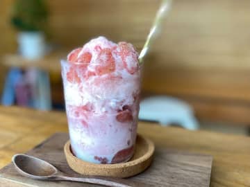 流山「宝物とリボン」の「果肉ごろごろ いちごかき氷」は、おすすめ夏スイーツにイチオシ