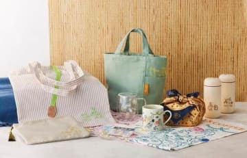 タリーズコーヒーと「かまわぬ」コラボ　「鳥獣戯画」手ぬぐいやダブルグラス