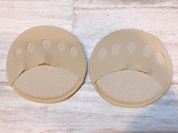 ヒール痛で悩んでいる人はダイソーへ。「クッションパッド」神かもしれん。