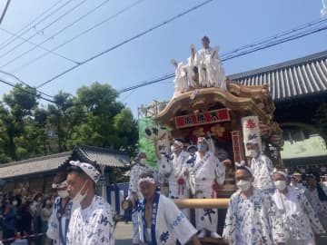 天神祭  3年ぶり”陸渡御”  みこし担がず、規模小さく「それでも夏、戻ってきた」　