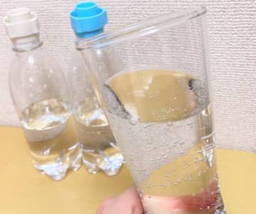ペットボトルの炭酸が長持ち！ダイソー、キャンドゥの「炭酸キープキャップ」使い比べたら感動した。