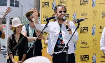 リンゴ・スター、82歳の誕生日に行われたイベントの映像を公開