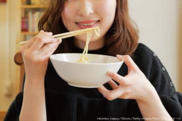 口を開けながら食べるとより美味しく感じる？　「クチャラー」に仰天メリット判明