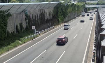 渋滞で停止中のバイクに車追突　5人死傷　千葉市・東関東道