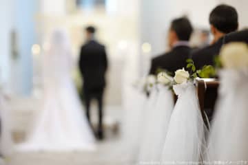 乳児期に誘拐された女性の数奇な運命　2人の父親とヴァージンロードを歩み…