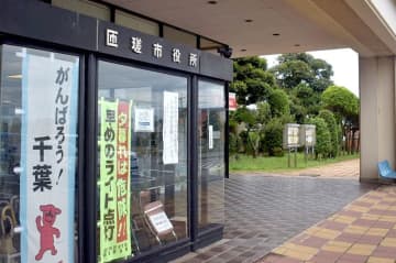 市役所で職員殴った疑い　割り込み注意され激高か、男逮捕　匝瑳署