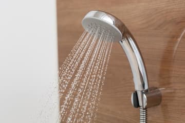 シャワー“-2度”＆“-2分”で年間1～2万円の節約に！いますぐできる「節ガス」ワザ10