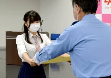 猛暑の中1時間…高校生が道に迷った高齢女性を保護　移動する女性に付き添い、現在地報告