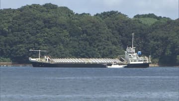 貨物船が座礁 身動き取れず　600メートル沖で 乗組員けがなし