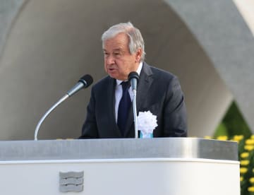 広島市の平和記念式典であいさつする国連のグテレス事務総長
