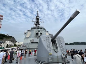 甲板も開放されたイージス護衛艦きりしま＝海上自衛隊横須賀基地