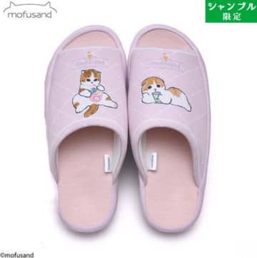 シャンブルで「mofusand」のスリッパ発見。もふもふの猫がドーナツにすっぽり♡