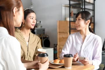 婚活中の友人に彼氏を紹介したら「あんな不細工なコミュ障とは別れるべき」と言われた女性