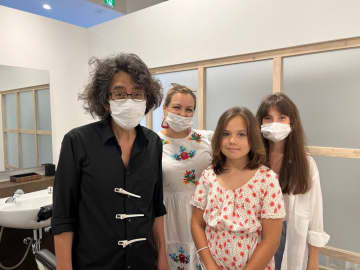 ウクライナ避難民に無料ヘアカット　利用15人から感謝の言葉　浦安の理・美容院経営会社　支援の広がり期待