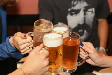 金欠バンドマンと飲み会したら「1円単位まで割り勘」で絶句した女性