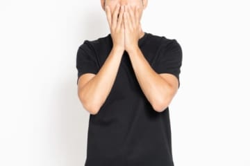 恐怖！！「エアコンつけたら吸気口からゴキブリ」　田舎で一人暮らし、30代男性の日常