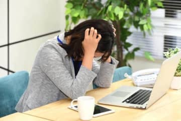 メールの冒頭「お世話になっております」　いつ定着？代わりにどう書けば？