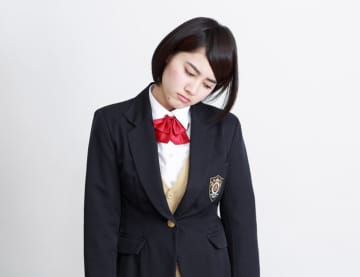 「え、似合わないんだけど」派手なスニーカーを学校に履いていったら酷評された女性