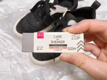 水も洗剤も不要！ダイソーで売れてる「スニーカー消しゴム」まじで便利。