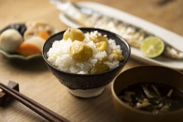 ホクホク、ねっとり　日本各地の「栗ごはんの素」発売　石井食品（船橋市）