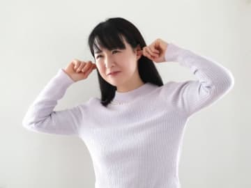 隣室の騒音レベルのいびきに悩まされてきた女性　ある日突然、聴こえなくなって……