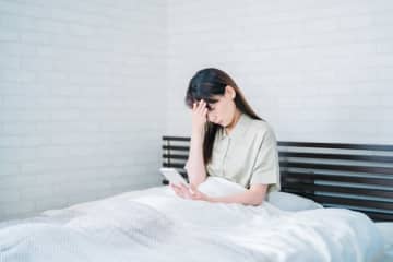 親友の結婚式、出席せずに絶縁された女性「若い時って、本当に浅はかだなと……」