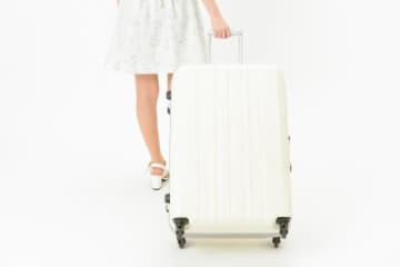 海外旅行に“全身真っ白アイテム”で現れた友人　帰国後、絶縁状態に