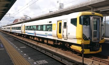 特急「わかしお」「さざなみ」　50周年記念ラッピング電車登場　JR東日本千葉支社