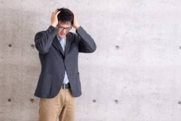 大学院の修了式の日、「自分の机がゴミだらけで花がそなえられていた」 悪質いたずらで友人と絶縁したエピソード