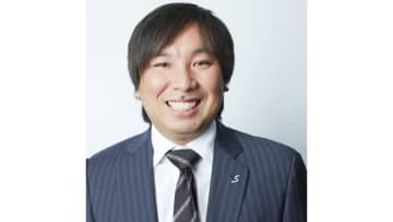 ＜千葉ロッテ＞OBの里崎智也氏が始球式イベントに登場！　9月15日の西武戦でキャッチャー役