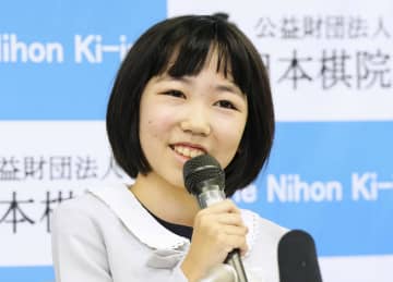 「仲邑先生のライバルに」　囲碁、小6柳原さんプロへ