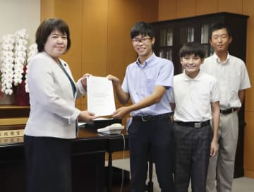 不登校要因「起立性障害」調査を　千葉市の中学生、文科省に提言