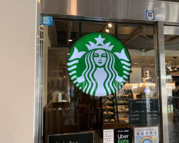 「スタバは富裕層のもの」「ユニクロTシャツを買うか1週間悩む」年収750万円の貧乏性な女性