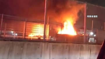 トラック荷台から火柱　家電廃材から出火か　千葉・市川市