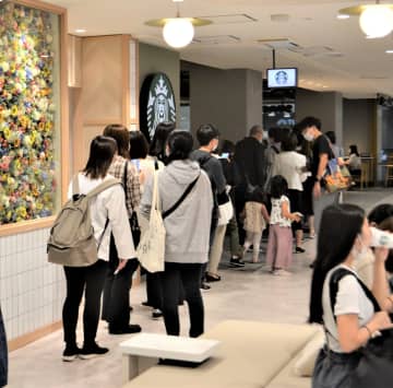＜船橋東武＞スタバ、カルディなど10店舗集結　百貨店、若い世代に照準　船橋駅直結2階リニューアル