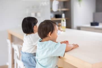 “自分の都合で他人を利用するママ友”と絶縁した女性　発熱した子どもを「熱が下がったから」と預けに来たが…