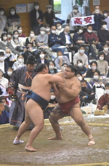 大相撲秋巡業「筑西場所」　高安登場に1800人沸く　茨城