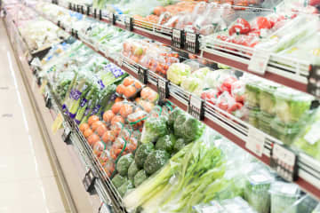 スーパーで「賢く買う順」を現役販売員・青髪のテツさんらが指南「野菜売り場は一番最後に！」
