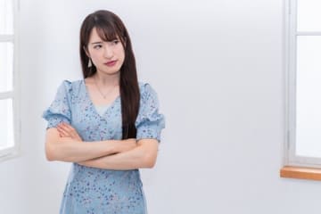 「彼氏が複数の女にモーニングコールをかけさせている」　知人のタレコミで別れを決意した女性