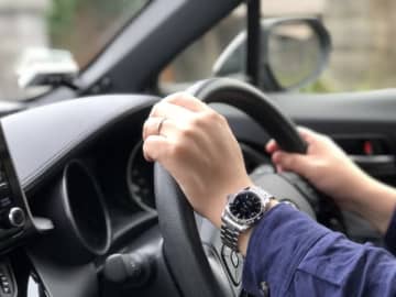 結婚式会場まで距離500キロ！　親戚一同の送迎係を頼まれた男性の受難